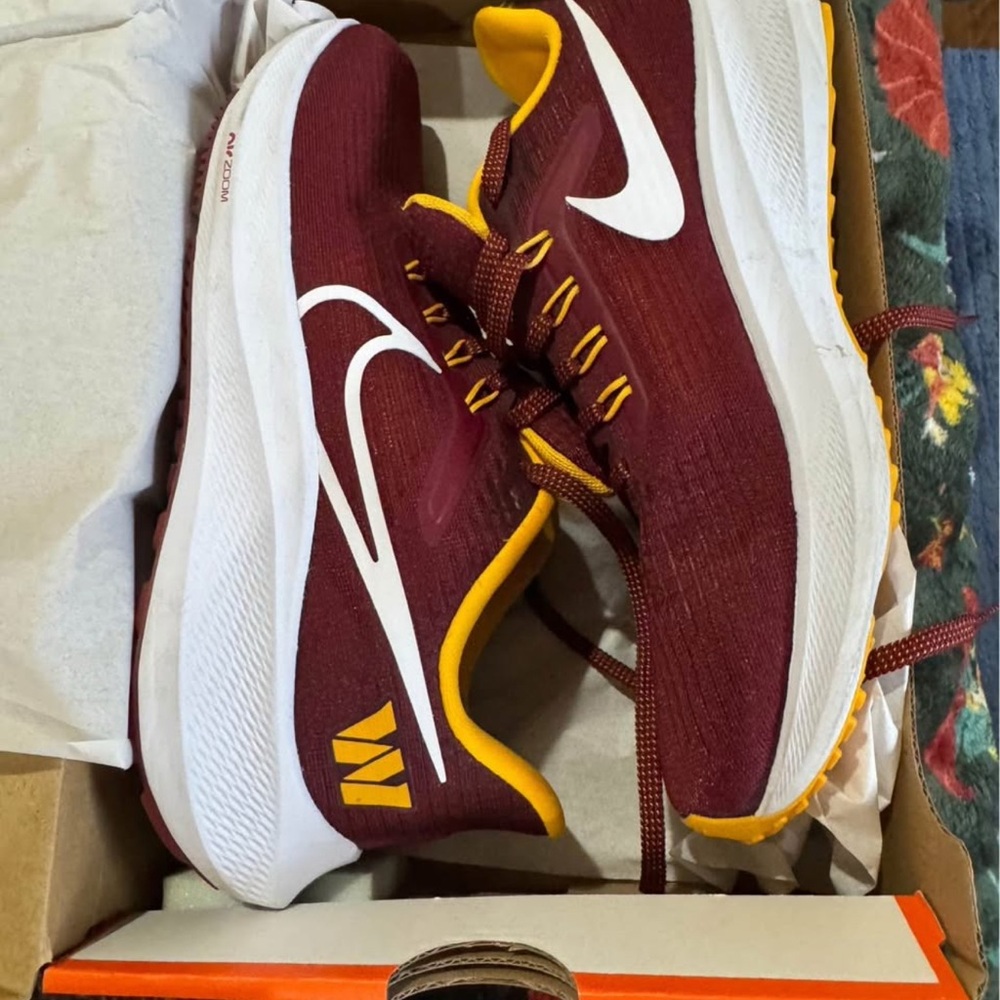 Washington Commanders Nike Size 7 Men’s